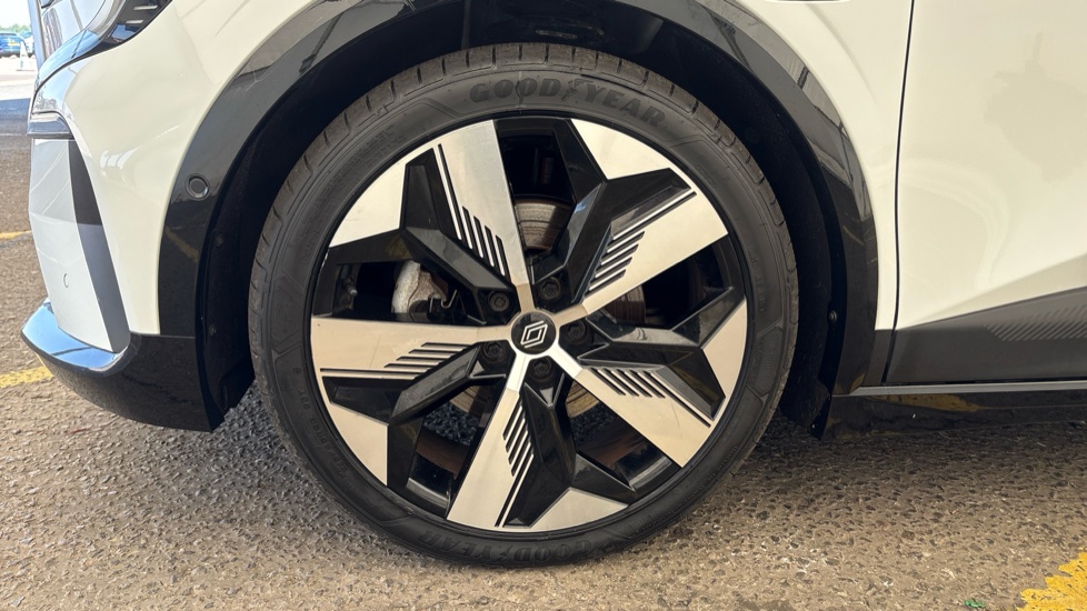 RENAULT MEGANE E-TECH Image 17