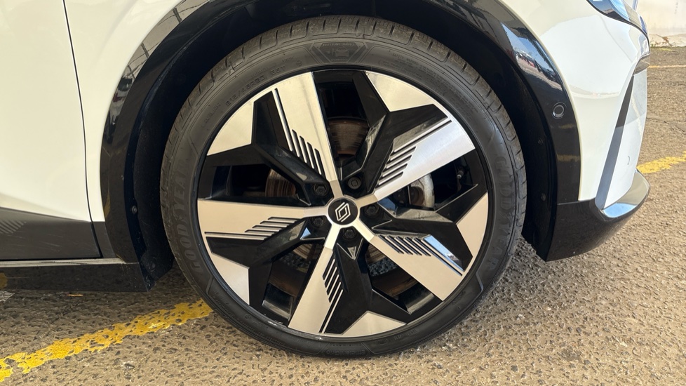 RENAULT MEGANE E-TECH Image 20