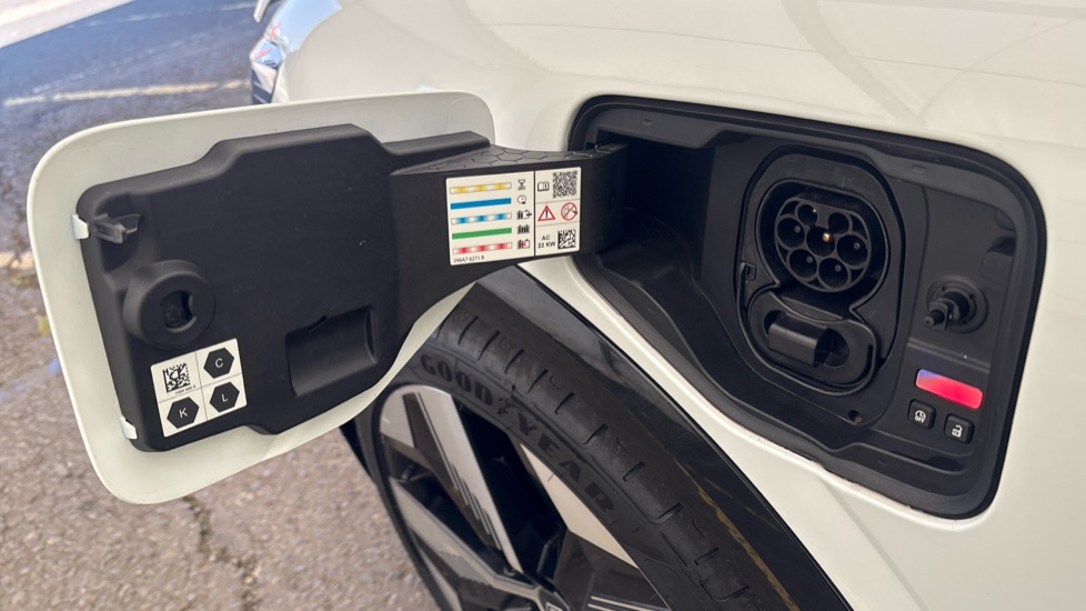 RENAULT MEGANE E-TECH Image 21