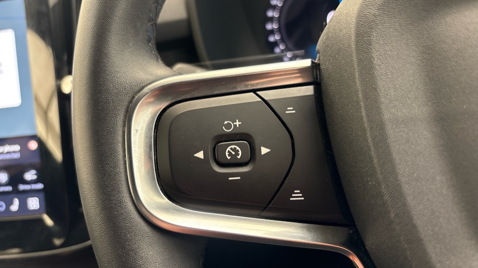 VOLVO XC40 Cruise control