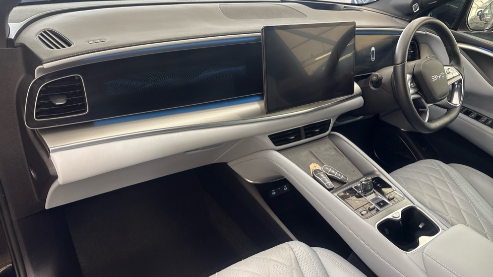 BYD SEALION 7 Image 10