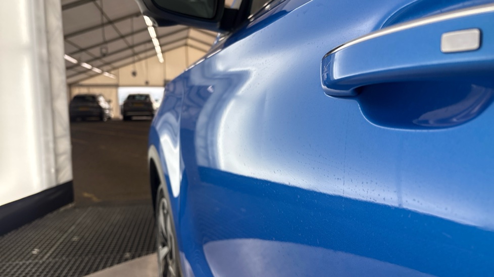 MG ZS dent