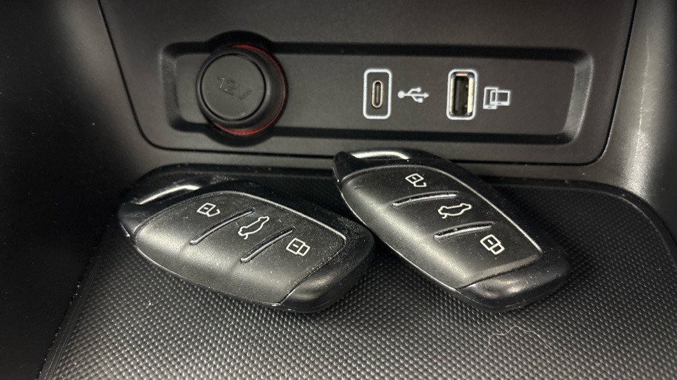 MG ZS two keys