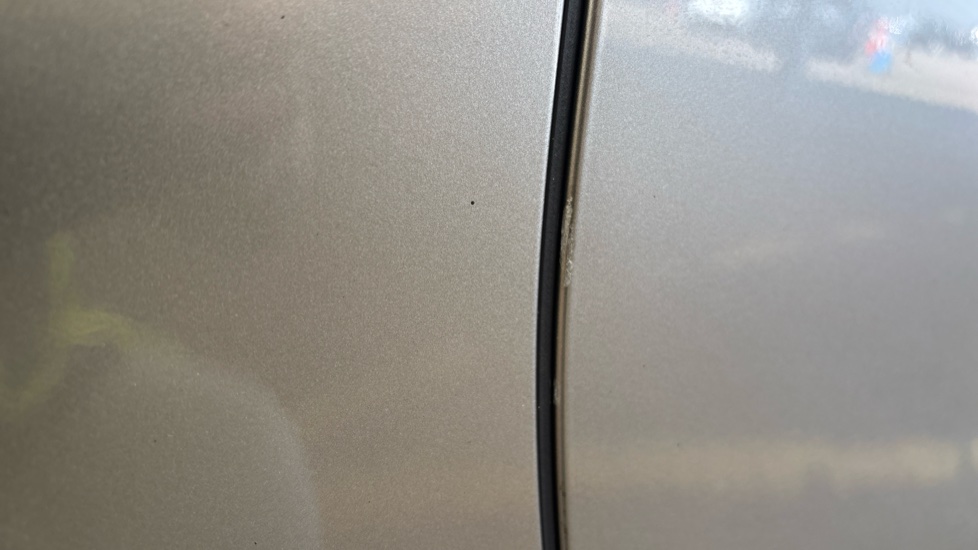 LEXUS UX scratch