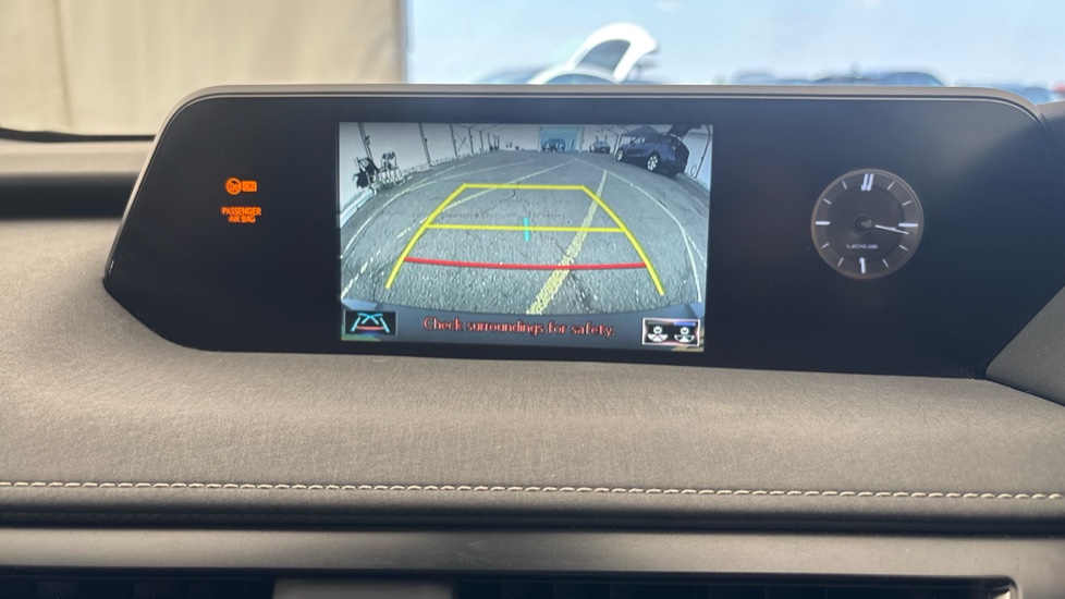 LEXUS UX reverse camera