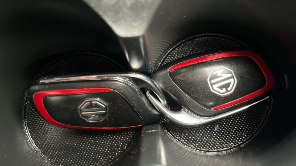 MG ZS 2 keys