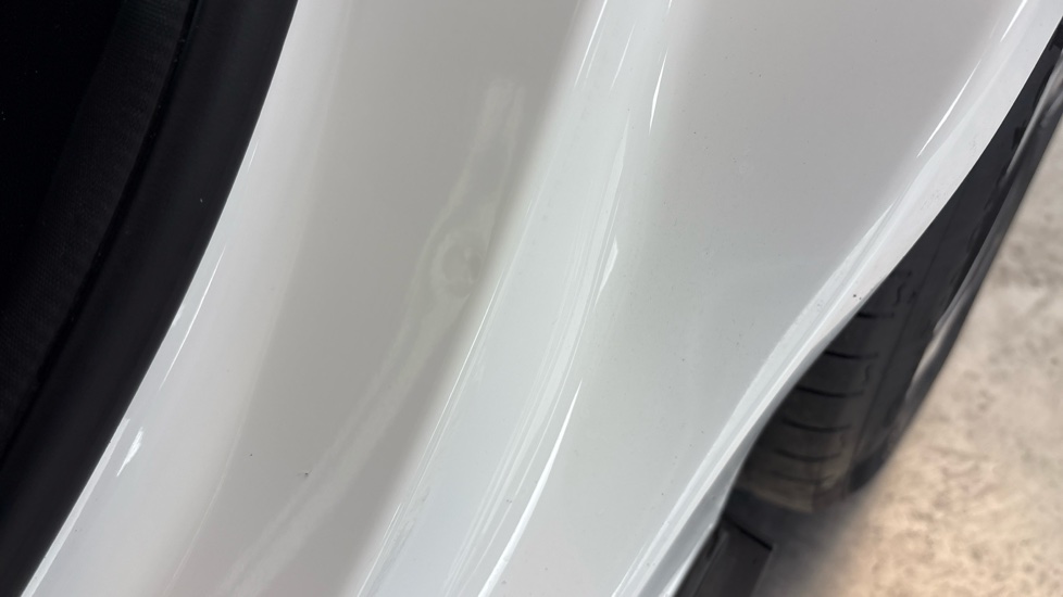 MG MG4 Dent