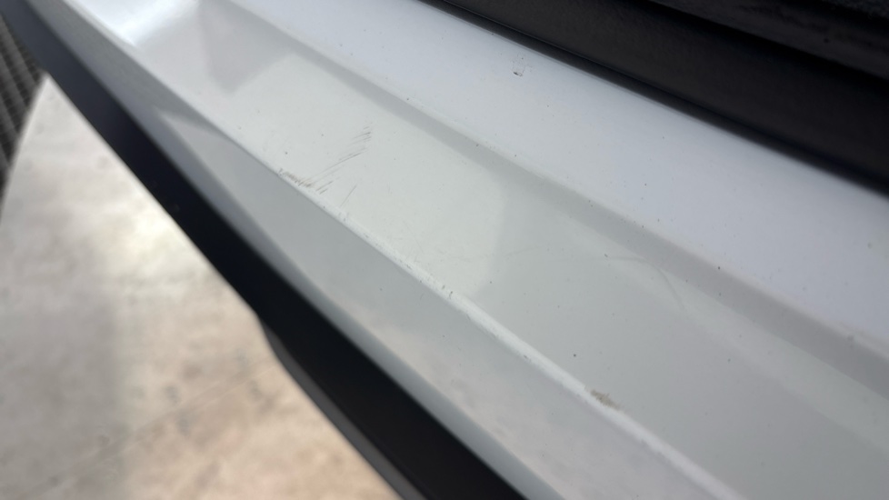 MG MG4 Chips and scratches