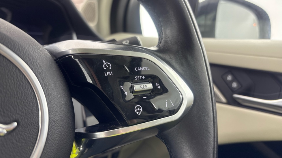 JAGUAR I-PACE ESTATE 294kW EV400 SE 90kWh 5dr Auto [11kW Charger]