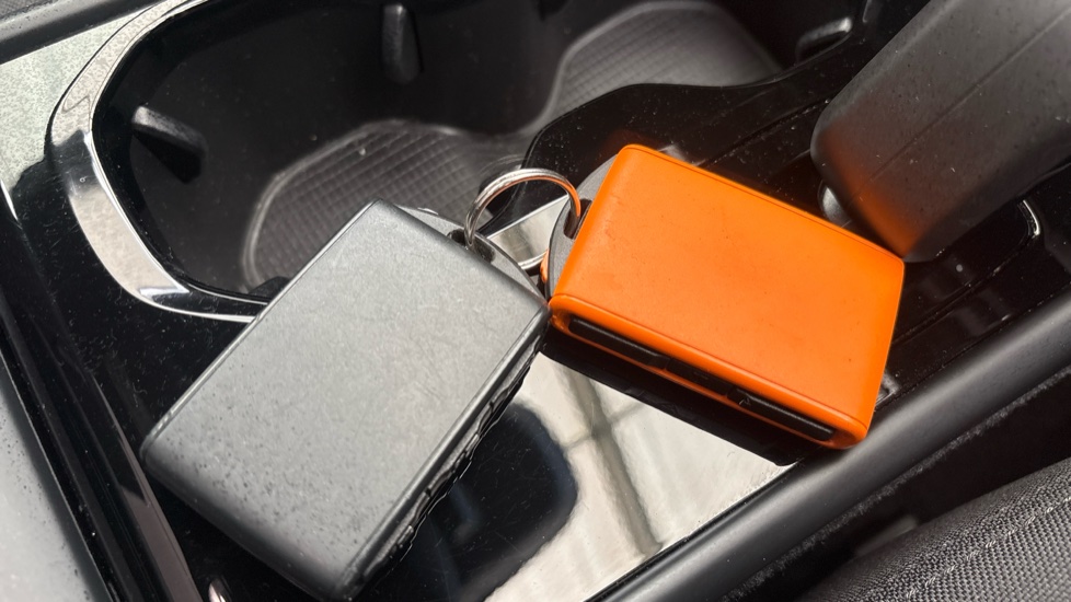 VOLVO C40 2 keys
