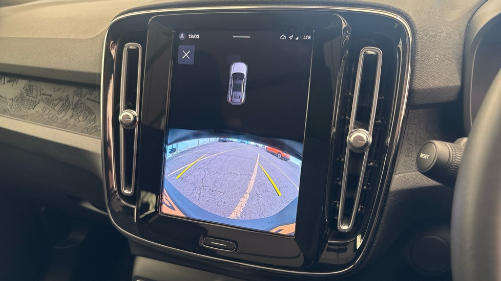 VOLVO C40 reverse camera