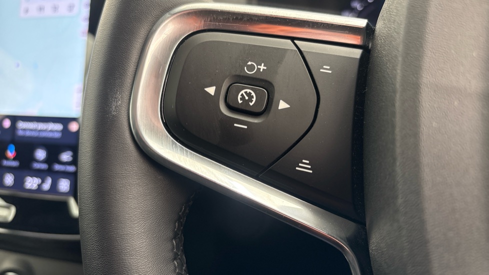 VOLVO C40 cruise control