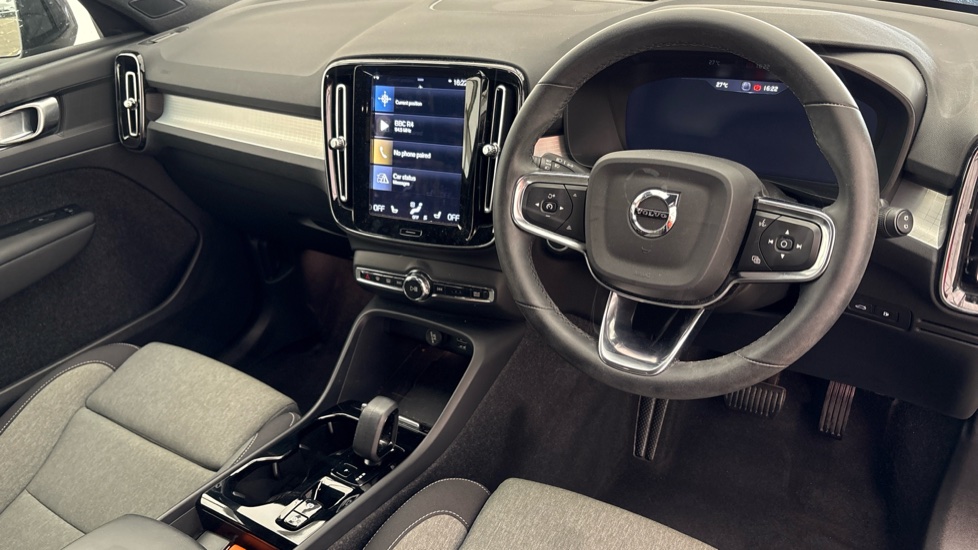 VOLVO XC40 ESTATE 1.5 T4 Recharge PHEV Plus Dark 5dr Auto