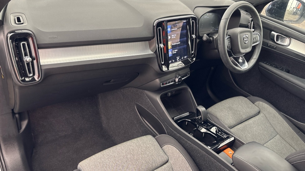 VOLVO XC40 ESTATE 1.5 T4 Recharge PHEV Plus Dark 5dr Auto