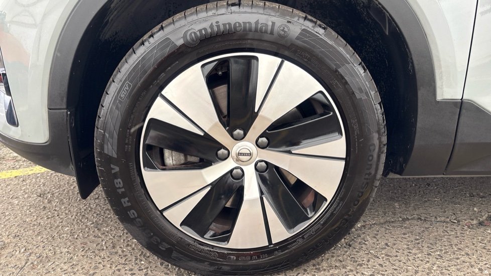 VOLVO XC40 ESTATE 1.5 T4 Recharge PHEV Plus Dark 5dr Auto