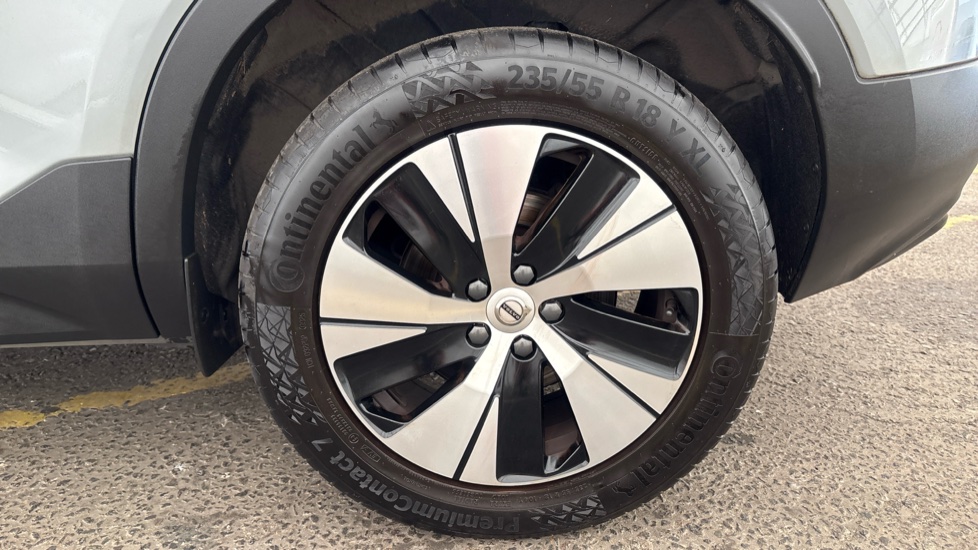 VOLVO XC40 ESTATE 1.5 T4 Recharge PHEV Plus Dark 5dr Auto