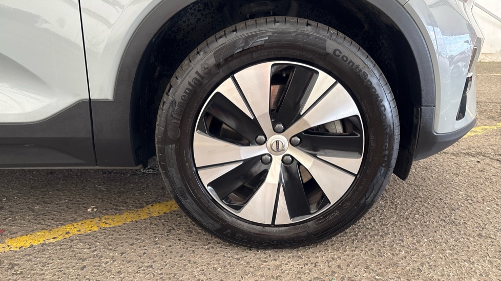 VOLVO XC40 ESTATE 1.5 T4 Recharge PHEV Plus Dark 5dr Auto