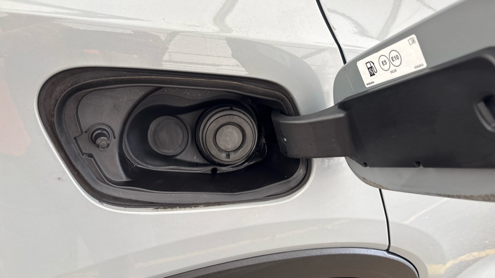 VOLVO XC40 ESTATE 1.5 T4 Recharge PHEV Plus Dark 5dr Auto