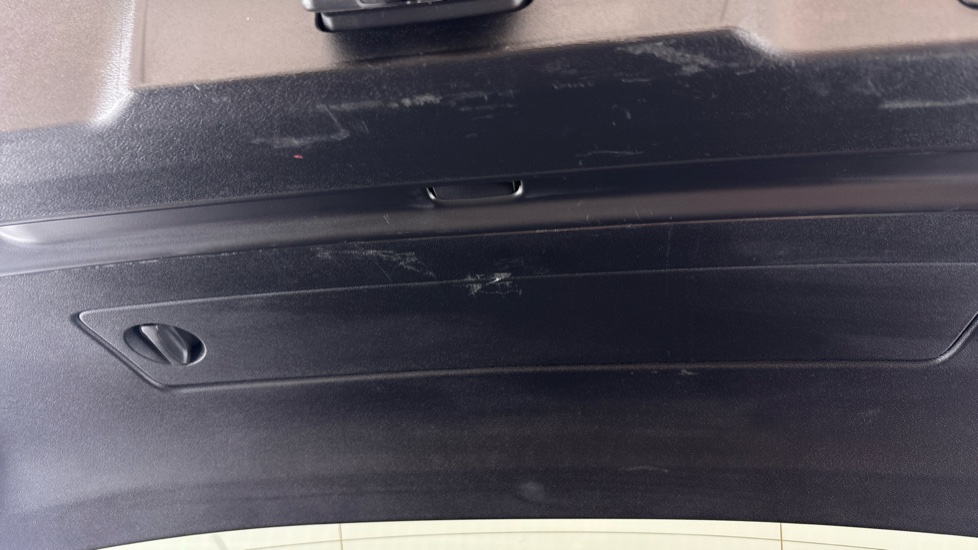 VOLVO XC40 Scuff