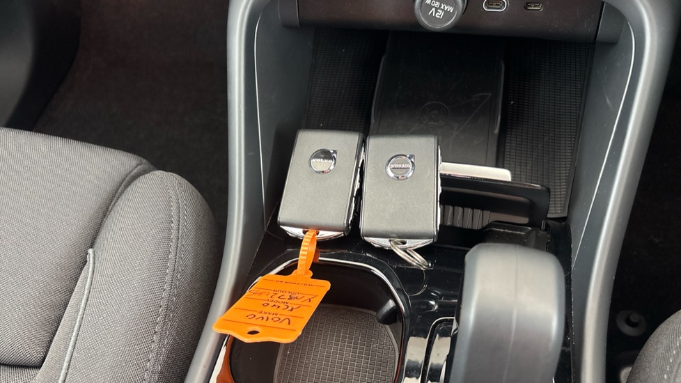 VOLVO XC40 2 keys available