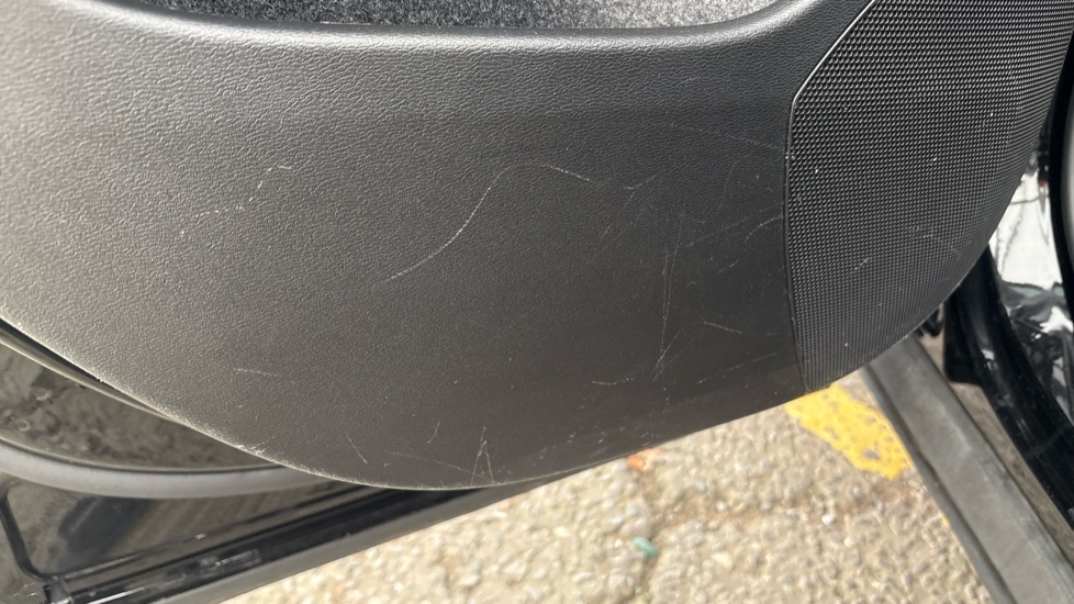 VOLVO XC40 Scratches