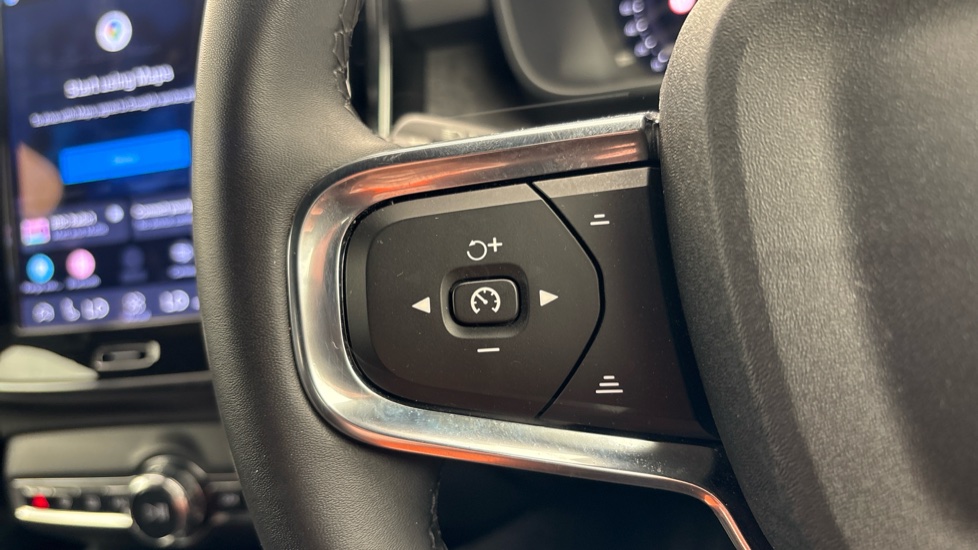VOLVO XC40 Cruise control