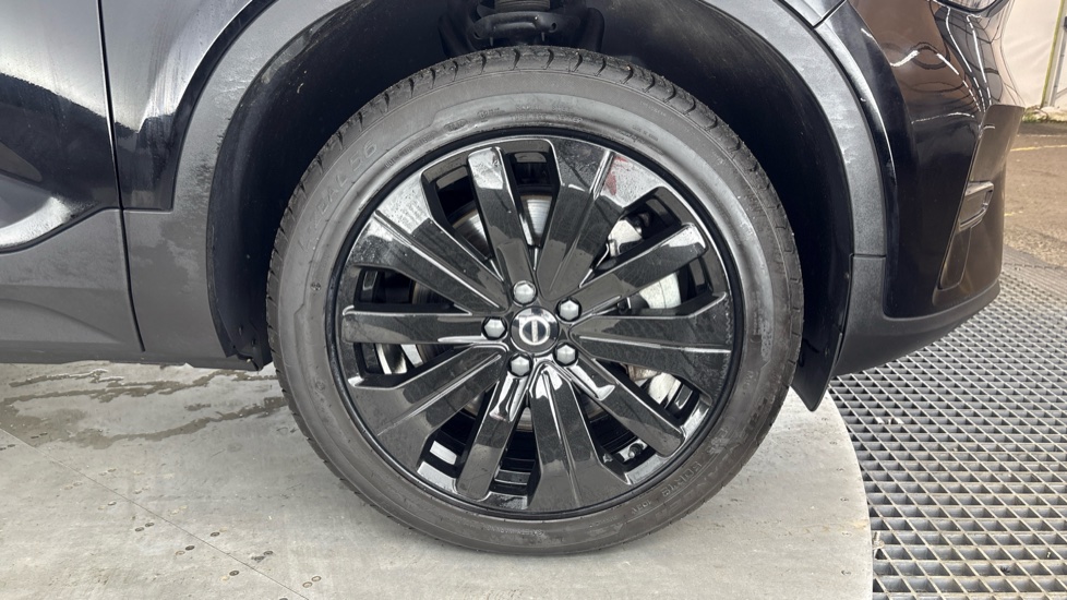 VOLVO XC40 ELECTRIC ESTATE 170kW Recharge Core 69kWh 5dr Auto