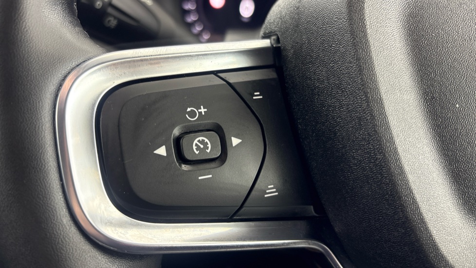 VOLVO XC40 ELECTRIC ESTATE 170kW Recharge Core 69kWh 5dr Auto