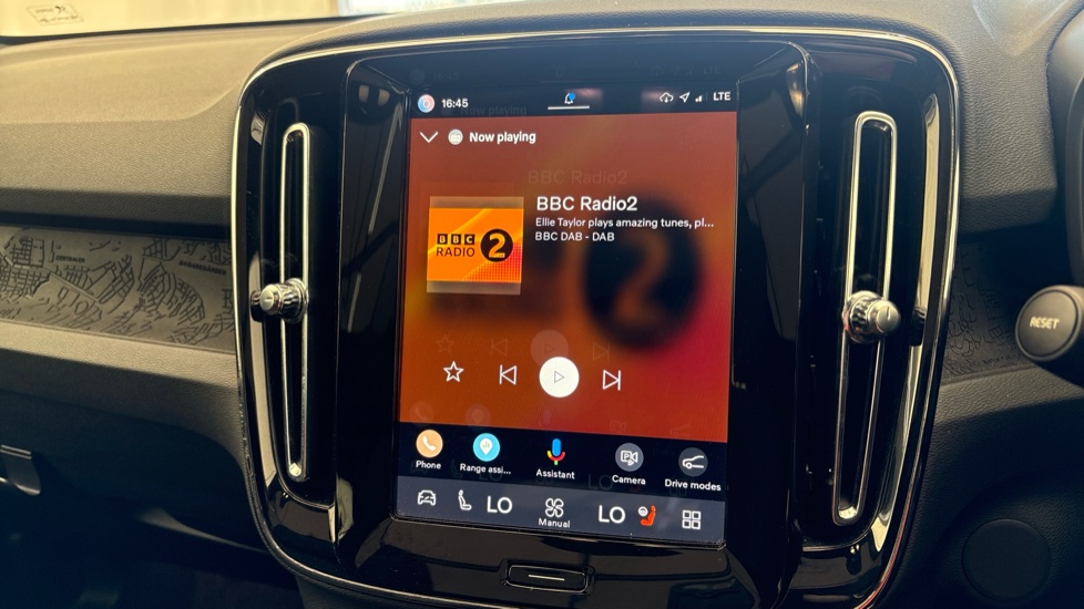 VOLVO C40 Image 12