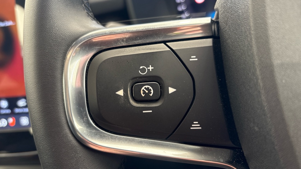 VOLVO C40 Cruise control