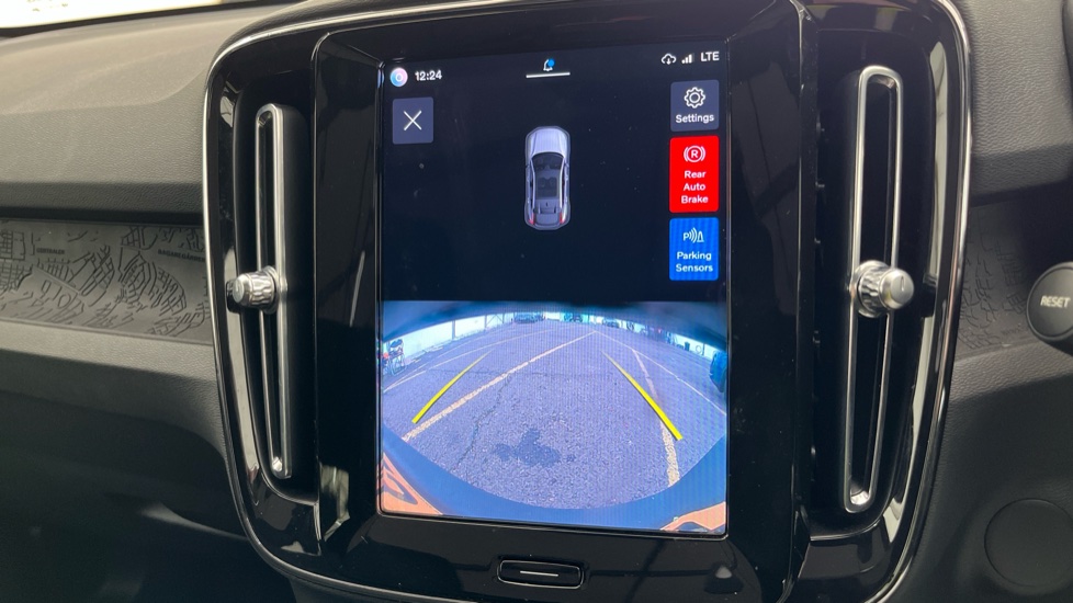 VOLVO C40 reverse camera