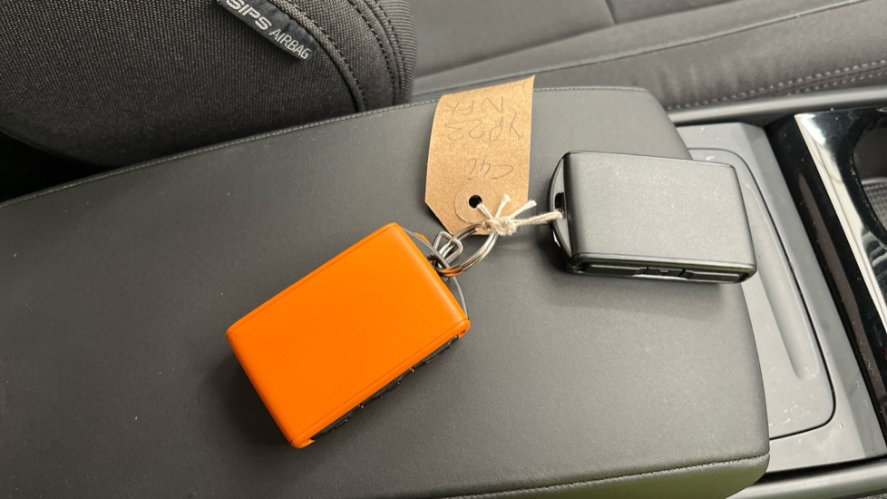 VOLVO C40 two keys