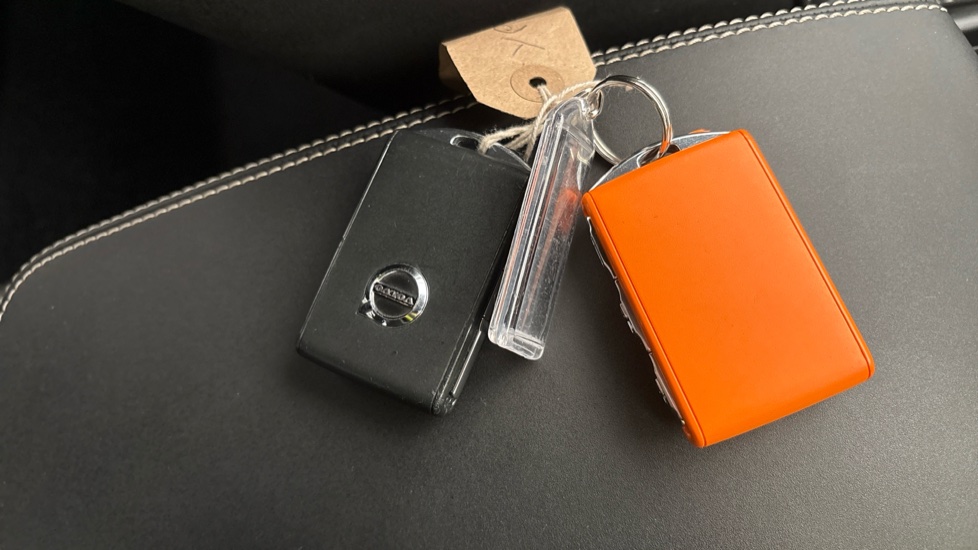 VOLVO XC40 two keys