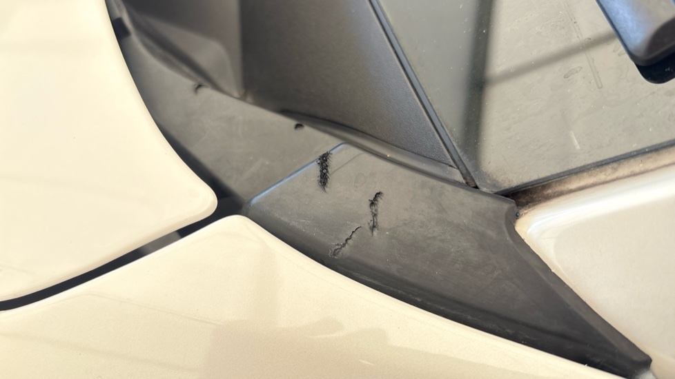 FORD MUSTANG MACH-E scratches and scuffs