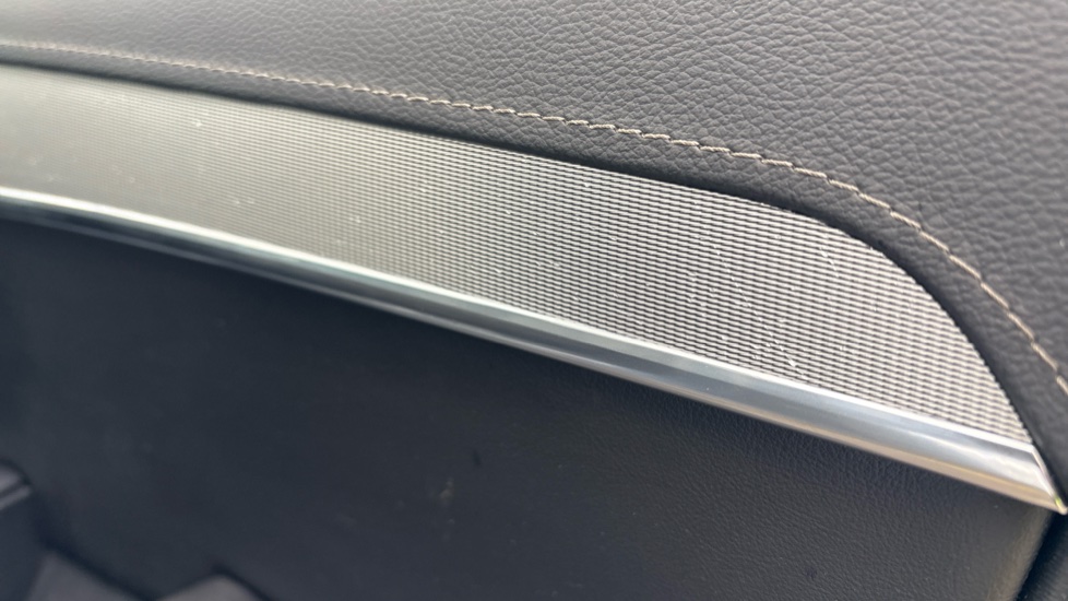 VOLVO XC90 scratches