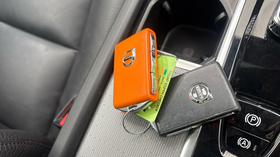 VOLVO XC90 two keys
