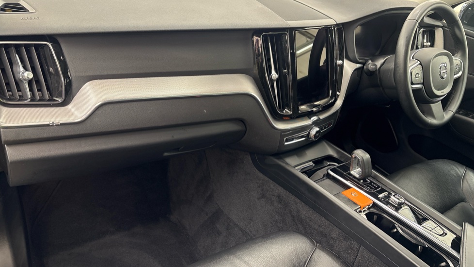 VOLVO XC60 Image 10