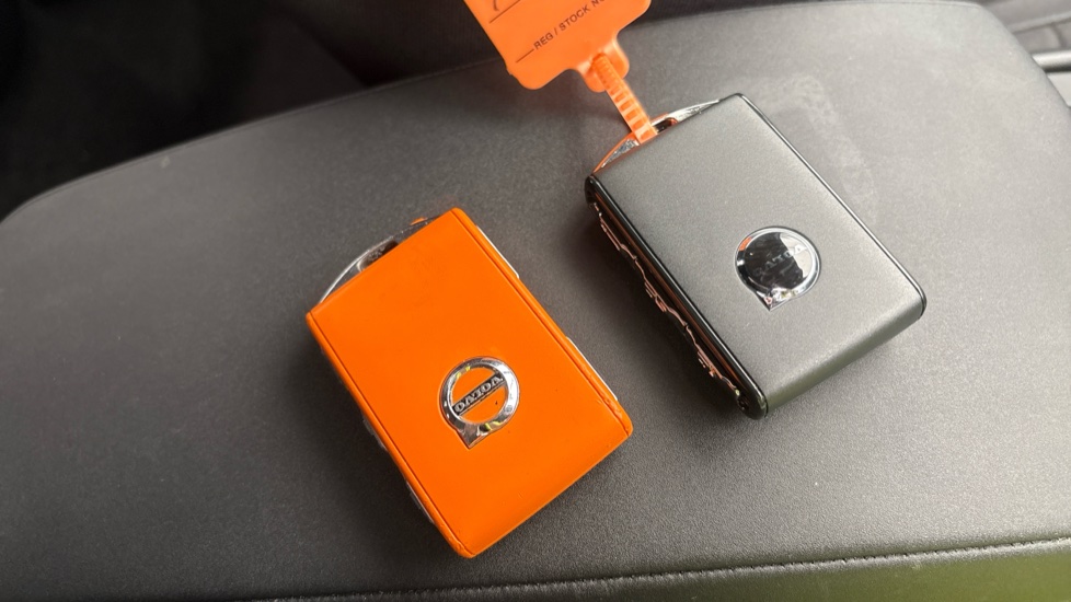 VOLVO XC40 two keys