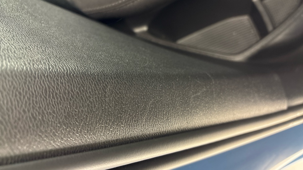 VOLVO XC40 scratches