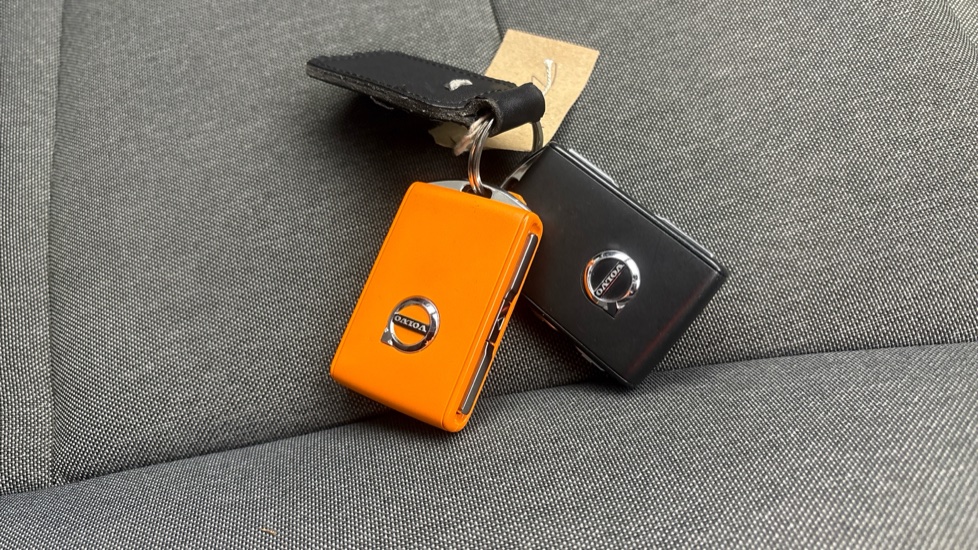 VOLVO XC40 two keys