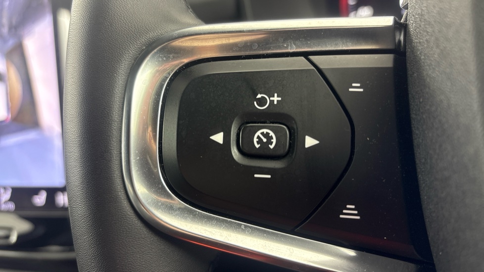 VOLVO XC40 cruise control