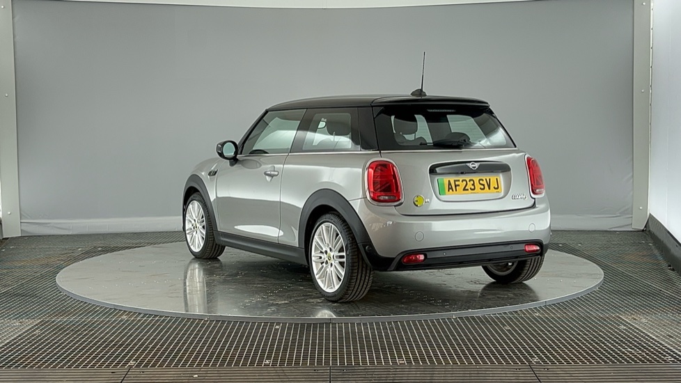 MINI HATCHBACK Image 3