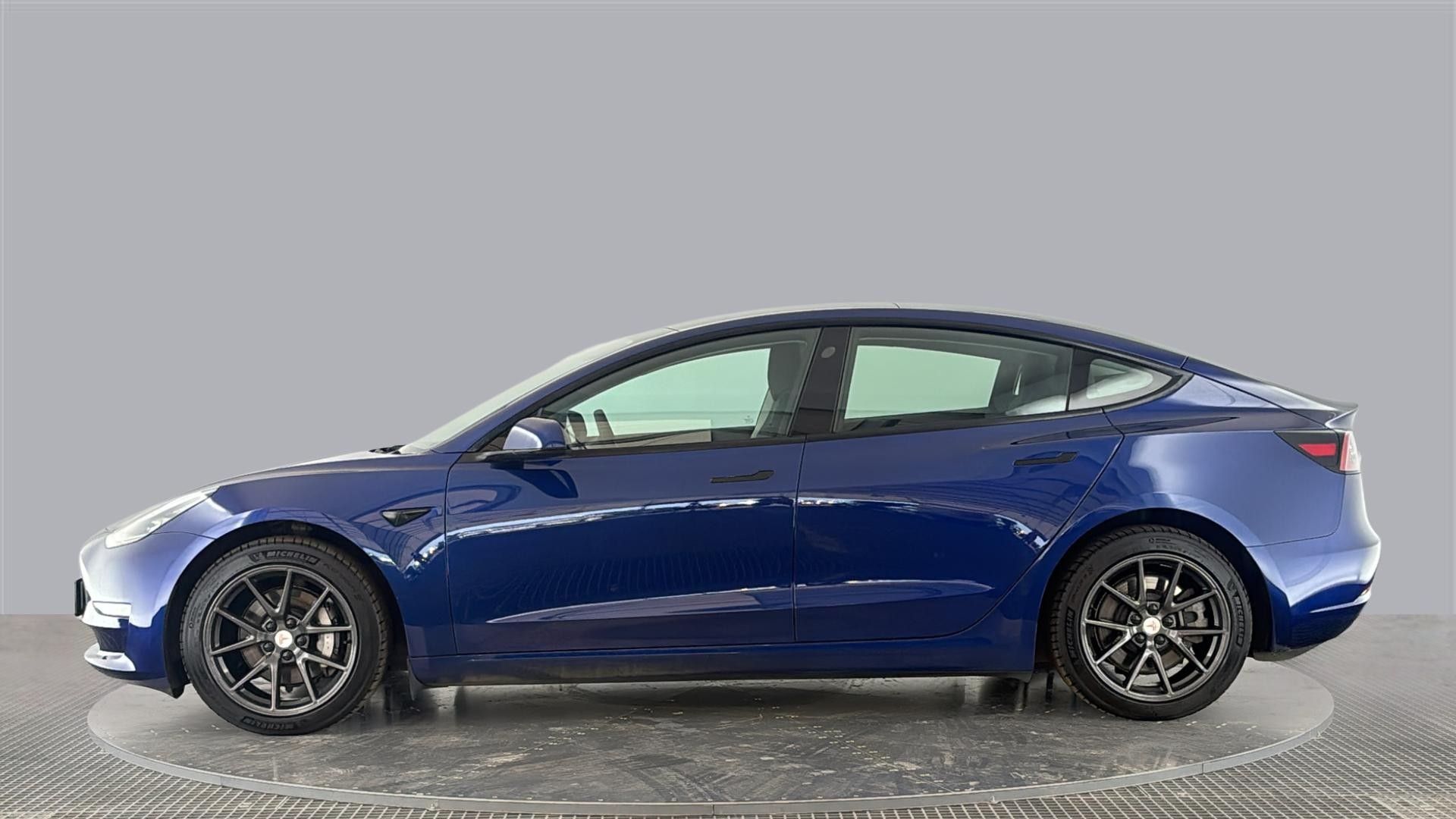 Long Range AWD 4dr Auto