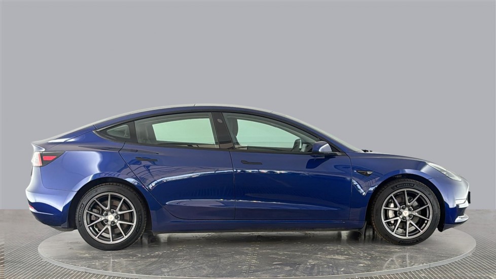 TESLA MODEL 3 Image 6