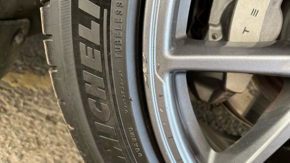 TESLA MODEL 3 scuff