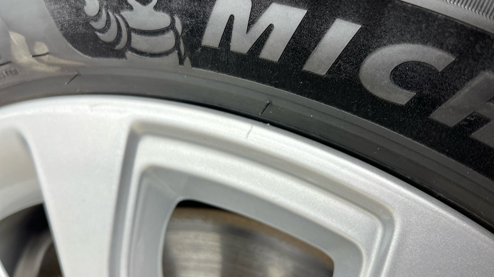 LAND ROVER RANGE ROVER SPORT Scratches