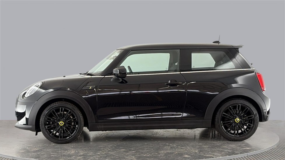 MINI HATCHBACK Image 2