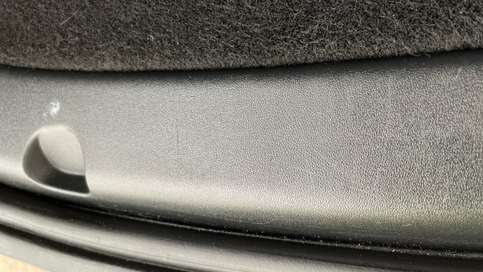 TESLA MODEL Y scuff