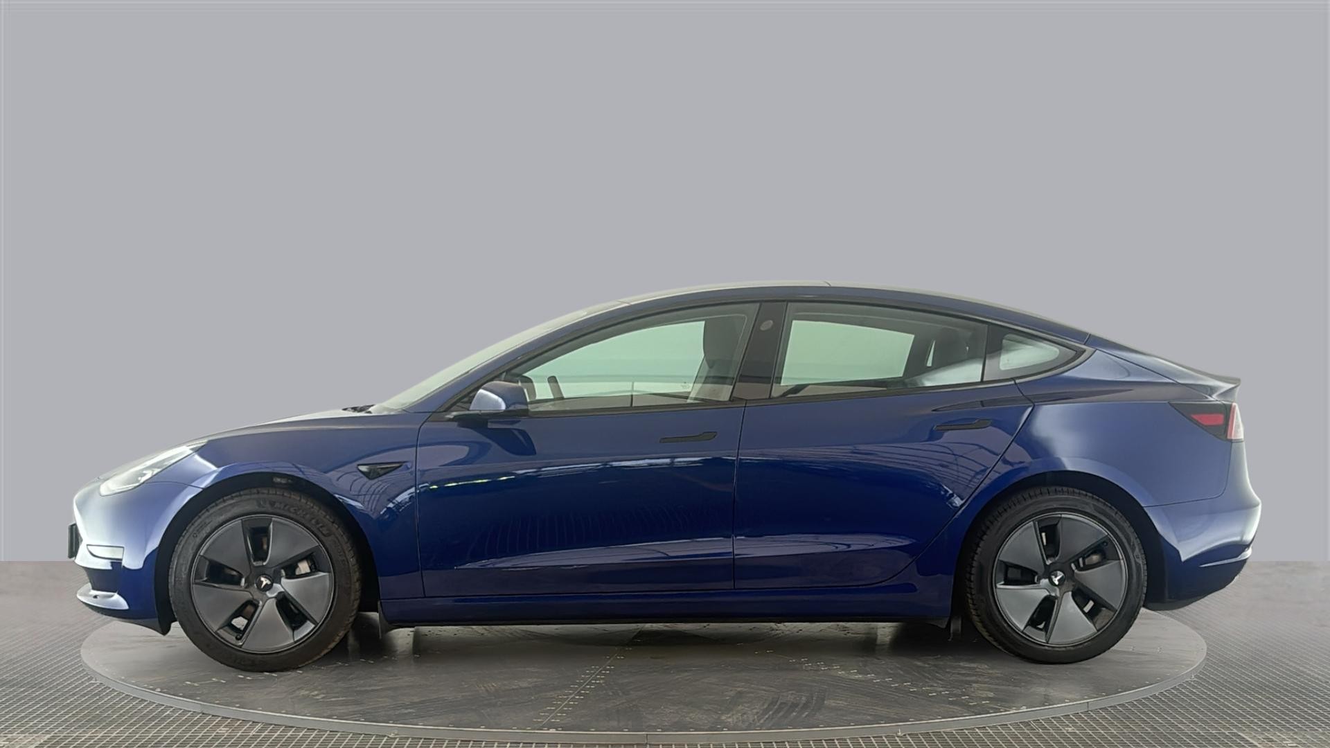 RWD 4dr Auto