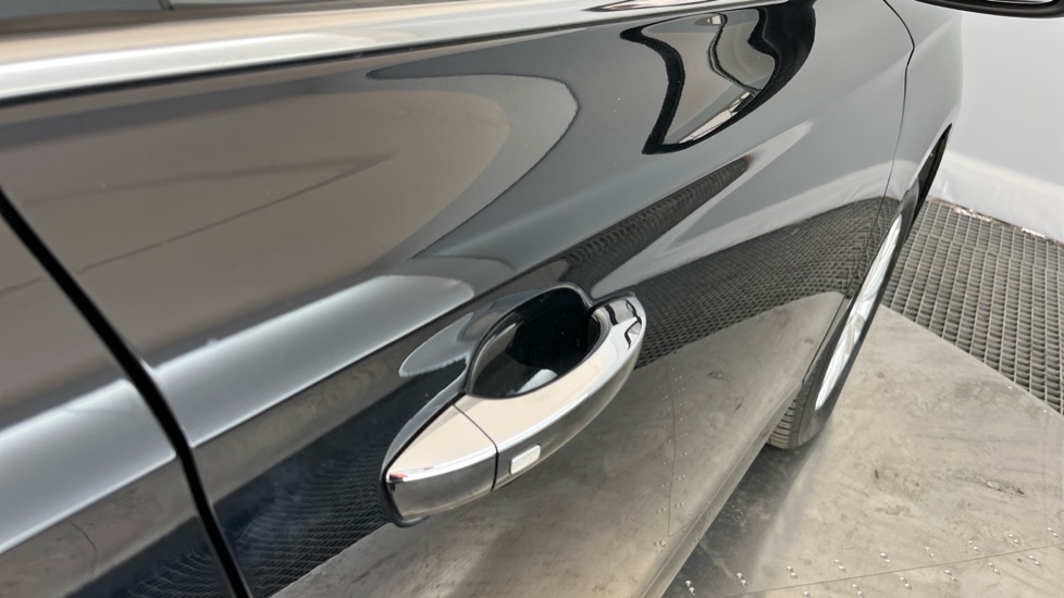 MG MG5 dent